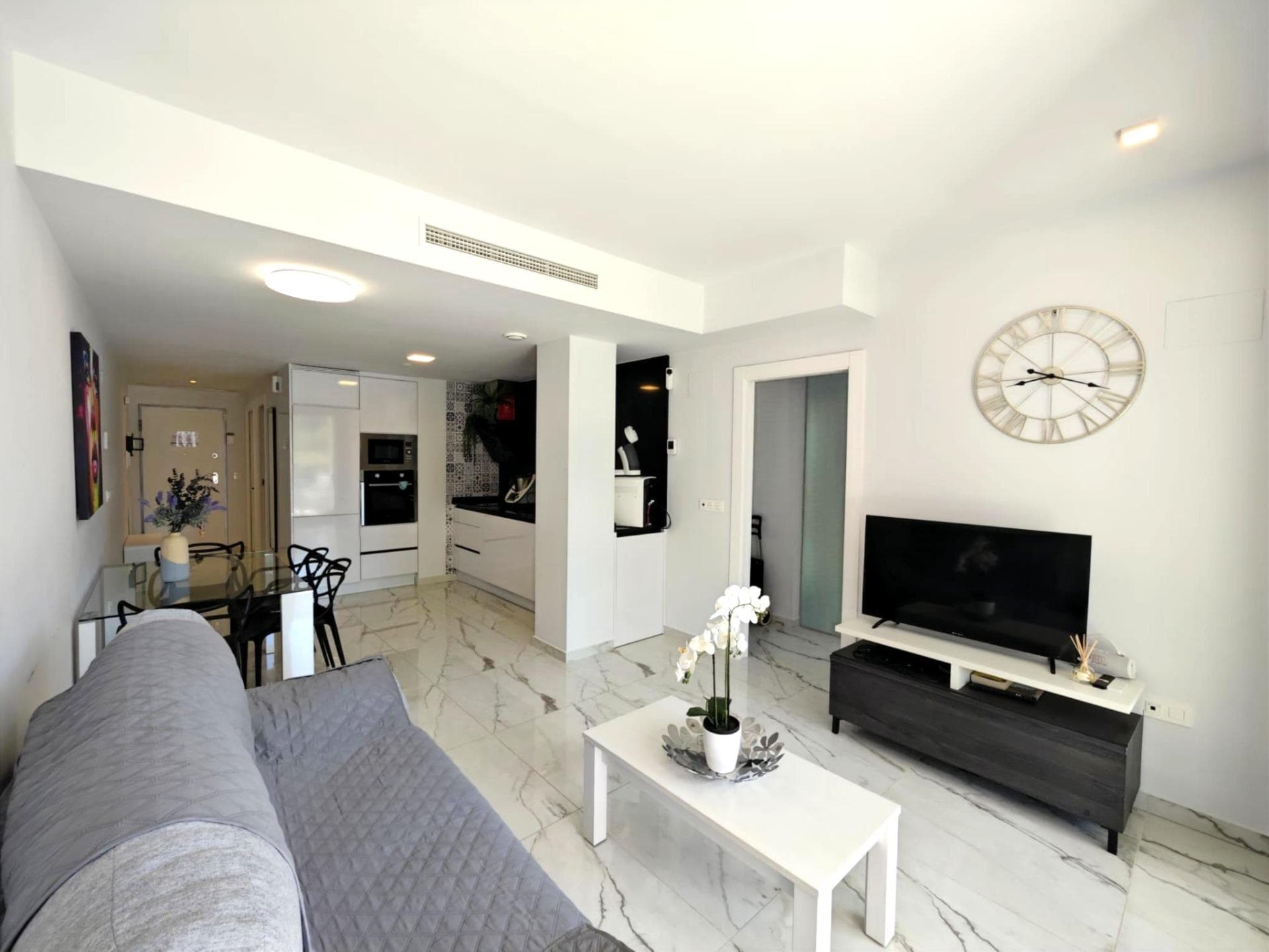Luminoso Apartamento Orientado al Sur en Los Altos, Orihuela Costa