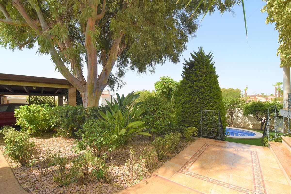 Villa contemporánea de lujo con piscina privada y oasis de bienestar