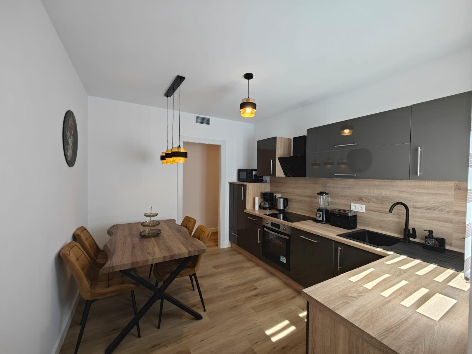 Exclusivo Ático Renovado en Segunda Línea de Playa del Cura, Torrevieja