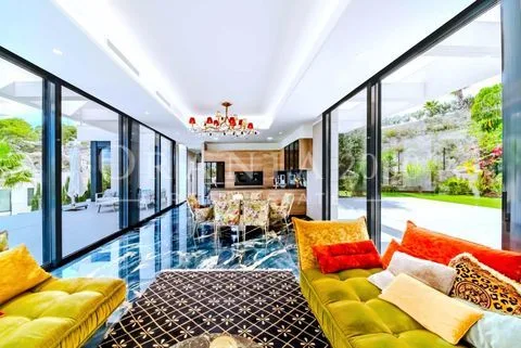 Exclusiva villa de lujo con 6 dormitorios, piscina infinita y espectaculares vistas al golf en Las Colinas Golf [amp;] Country Club