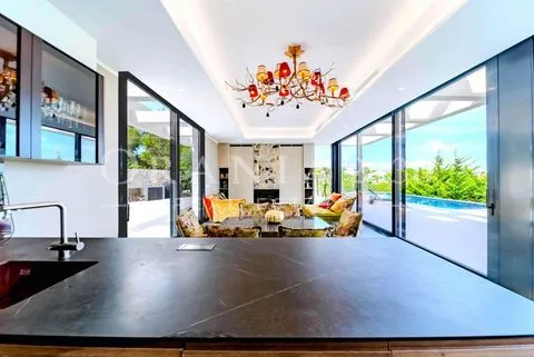 Exclusiva villa de lujo con 6 dormitorios, piscina infinita y espectaculares vistas al golf en Las Colinas Golf [amp;] Country Club