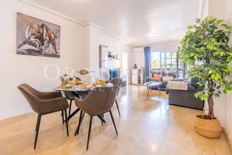 Bonito apartamento con piscina comunitaria a la venta en Playa Flamenca