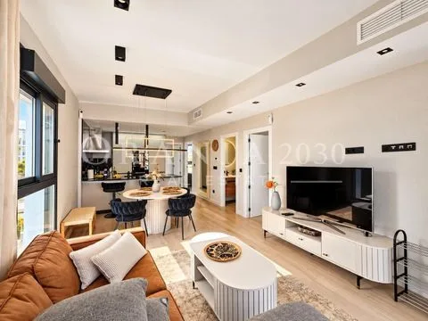 Espectacular Bungalow de Esquina en Planta Alta con 3 Dormitorios, Solárium Privado y Jacuzzi en Innova Beach II – Punta Prima