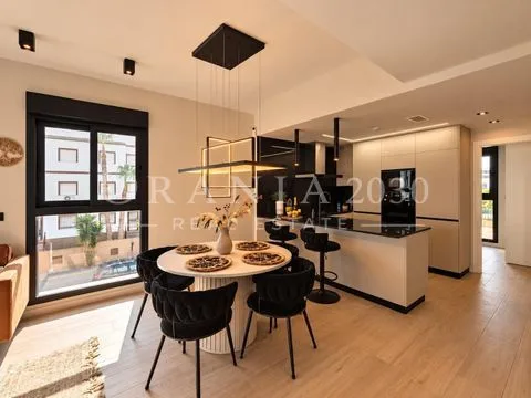 Espectacular Bungalow de Esquina en Planta Alta con 3 Dormitorios, Solárium Privado y Jacuzzi en Innova Beach II – Punta Prima