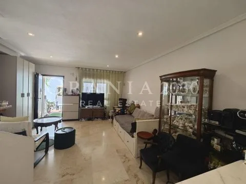 Exclusivo Dúplex con Piscina Comunitaria y Vistas en Zona Residencial Golf Villamartin